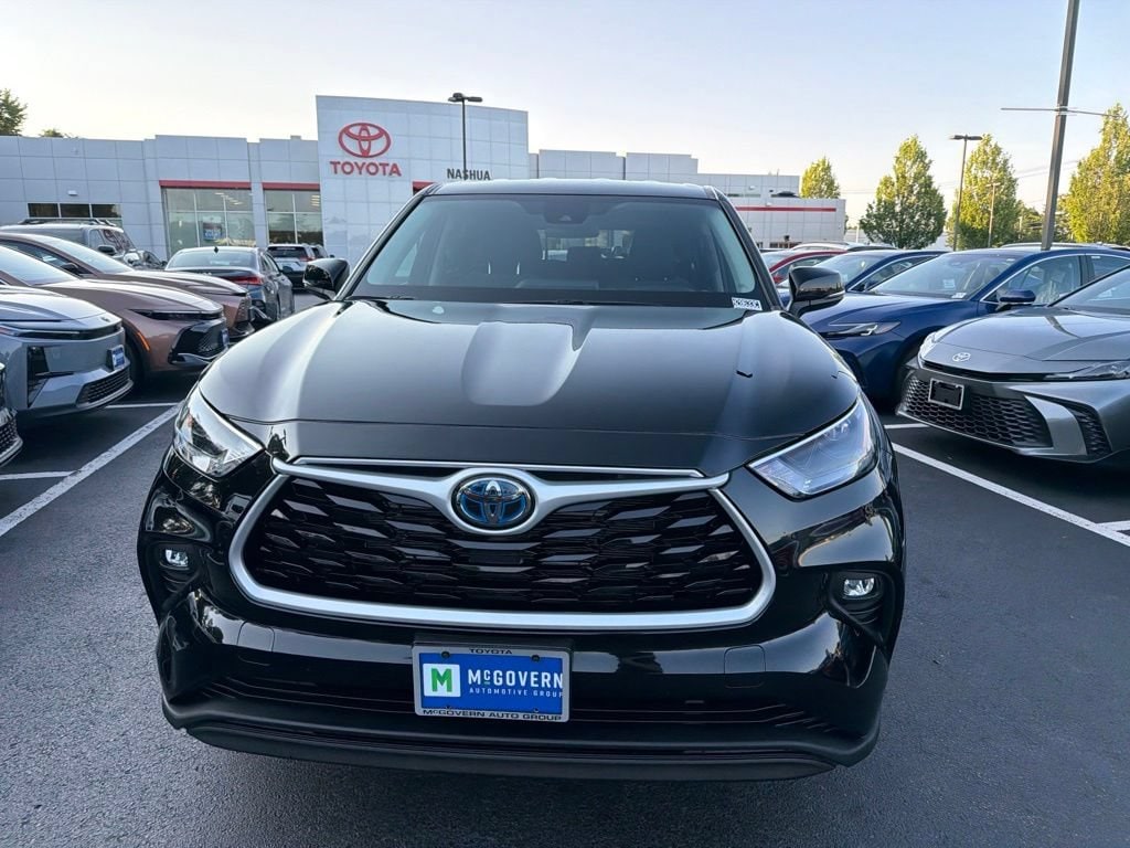 Used 2023 Toyota Highlander Hybrid LE Sport Utility
