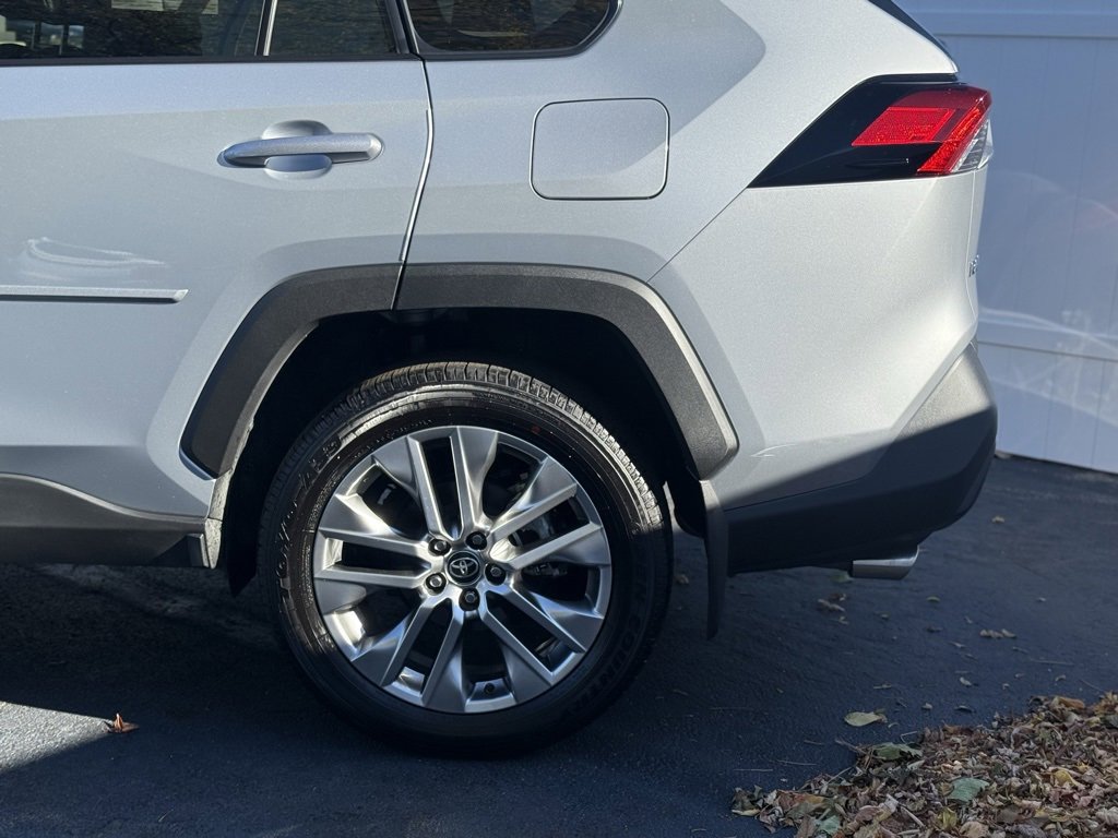 2024 Toyota RAV4 XLE Premium photo 2