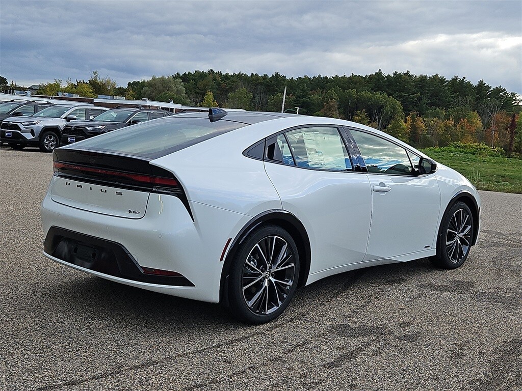 2026 Toyota Prius XLE photo 2
