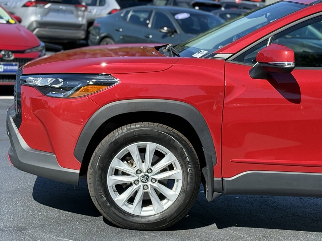 2022 Toyota Corolla Cross LE photo 2
