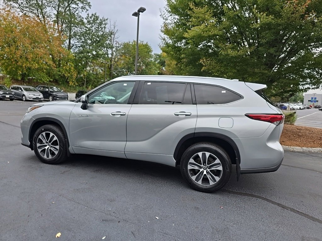 2021 Toyota Highlander Hybrid XLE photo 3