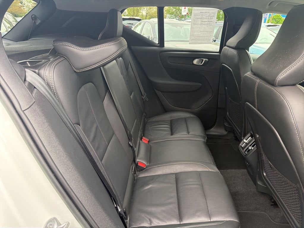 2023 Volvo XC40 Plus - Photo 14