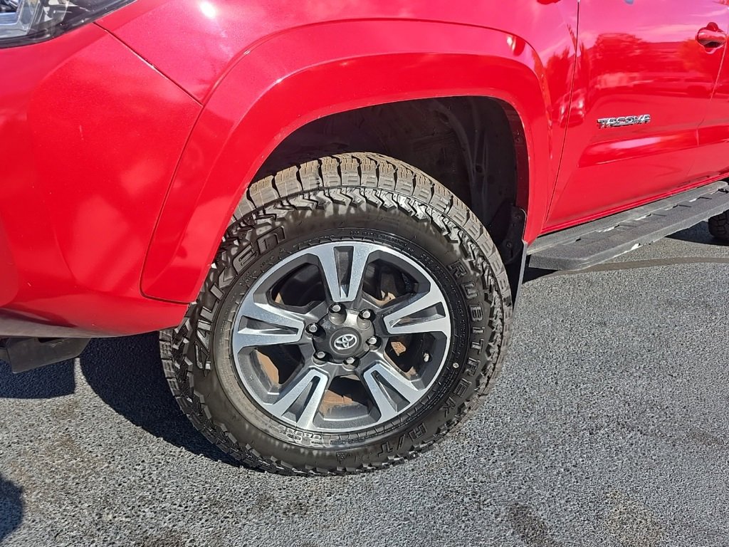 2017 Toyota Tacoma TRD Sport photo 2