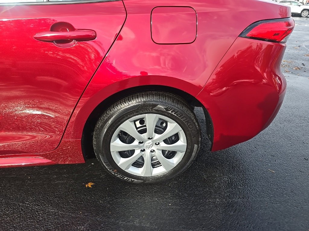 2025 Toyota Corolla LE photo 4