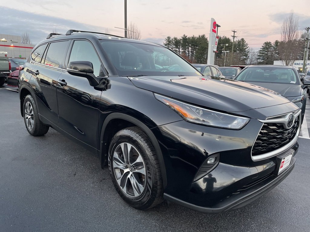 2022 Toyota Highlander XLE photo 3