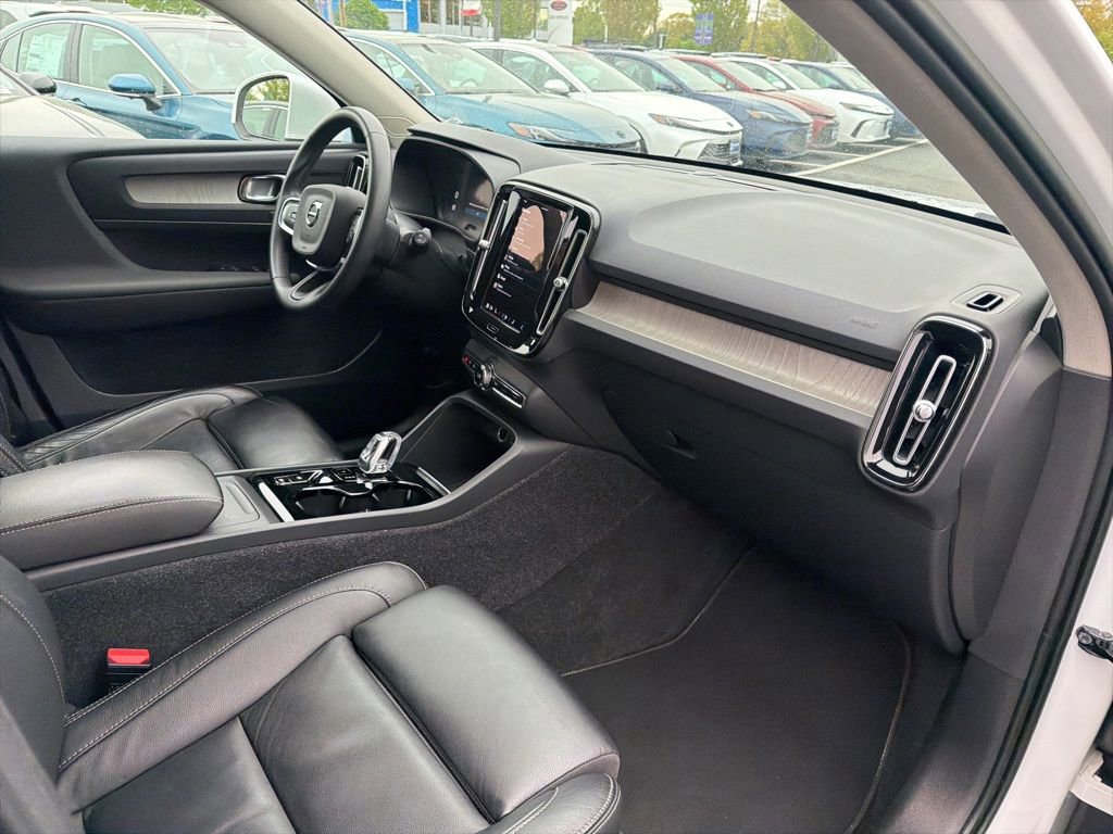 2023 Volvo XC40 Plus - Photo 11