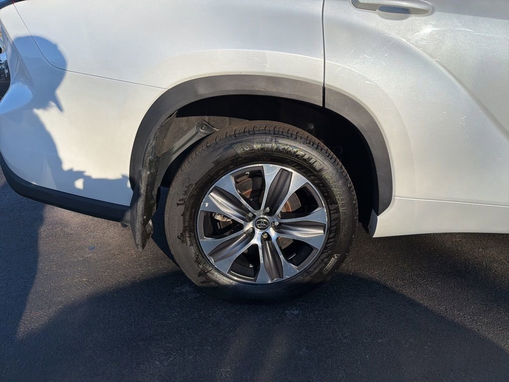 Used 2023 Toyota Highlander XLE Sport Utility