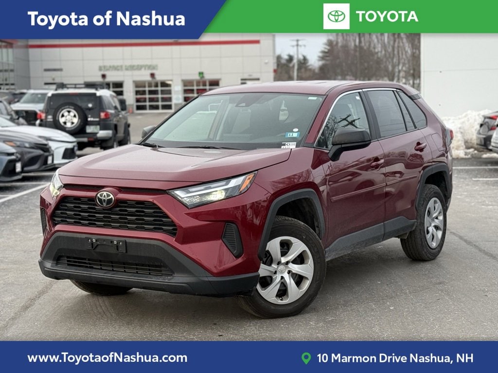 2024 Toyota RAV4 LE's photo