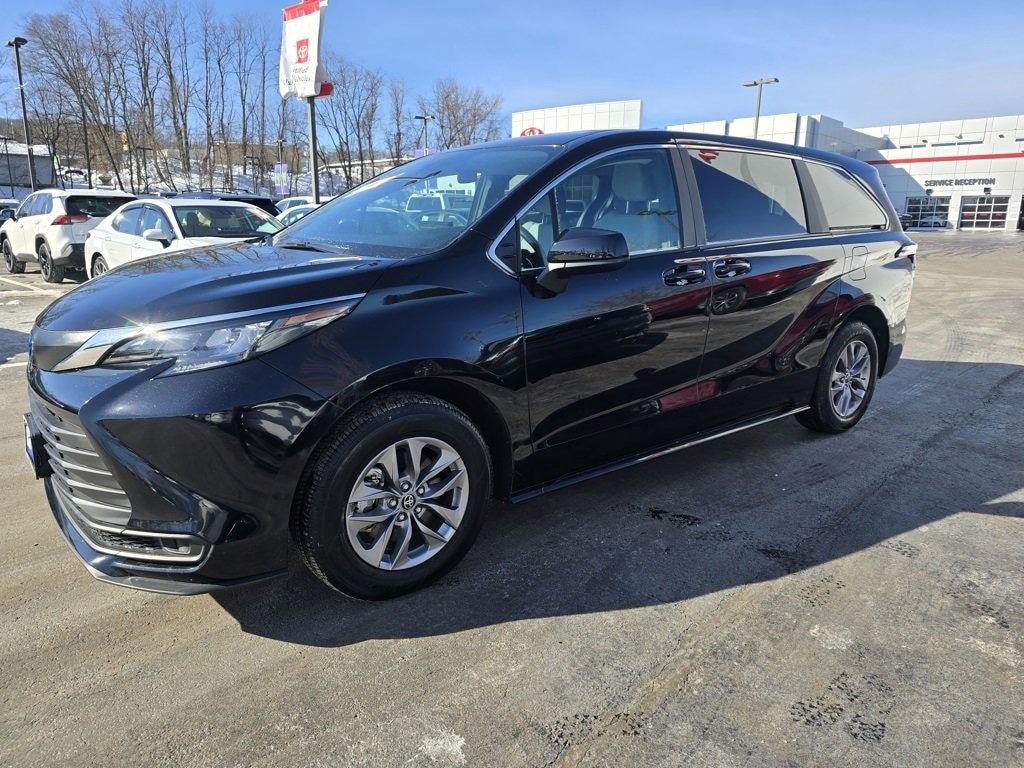 Used 2025 Toyota Sienna LE Passenger Van