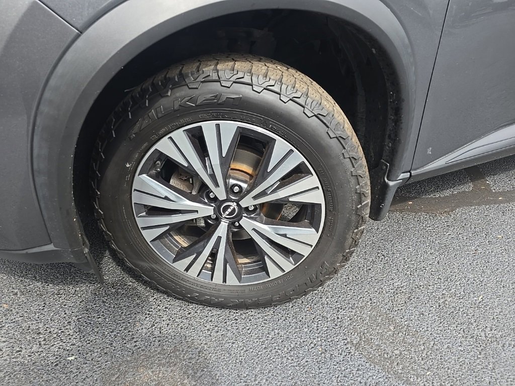 2022 Nissan Rogue SV photo 2