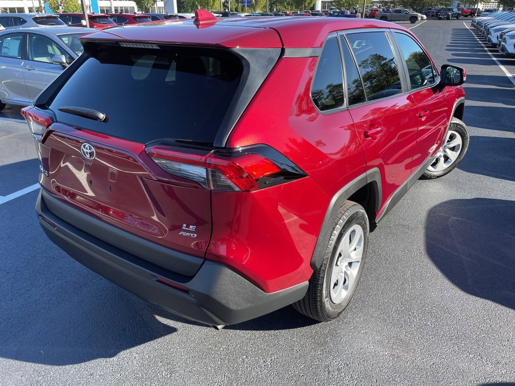 2022 Toyota RAV4 LE photo 4