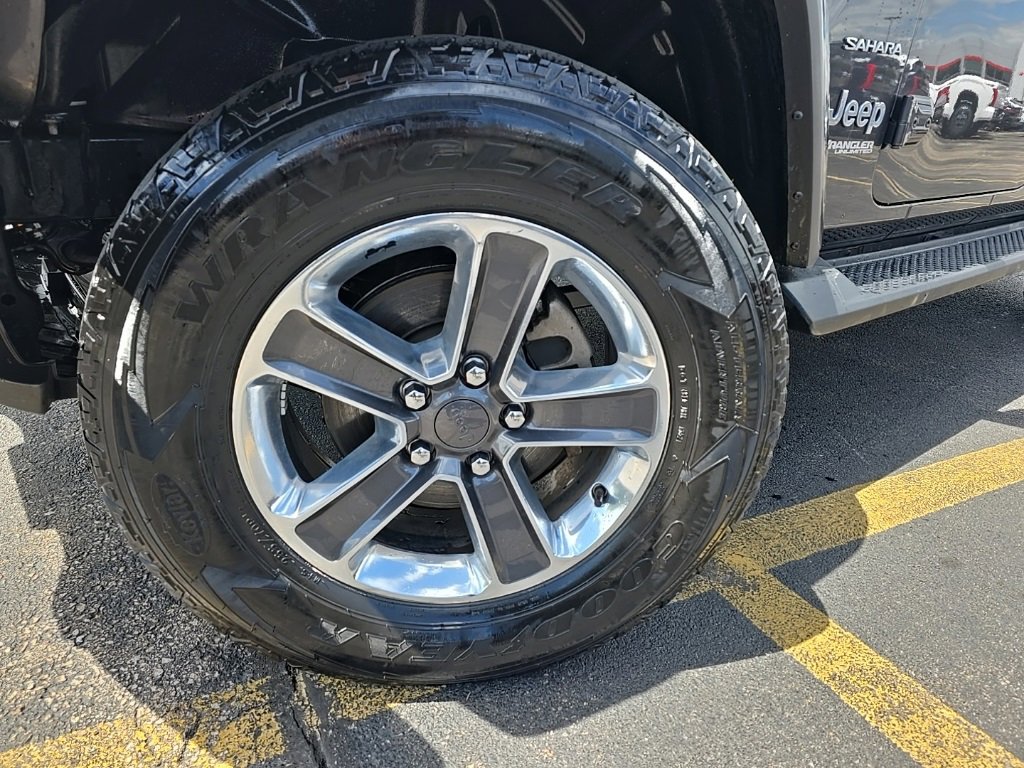 2021 Jeep Wrangler Unlimited Sahara photo 2