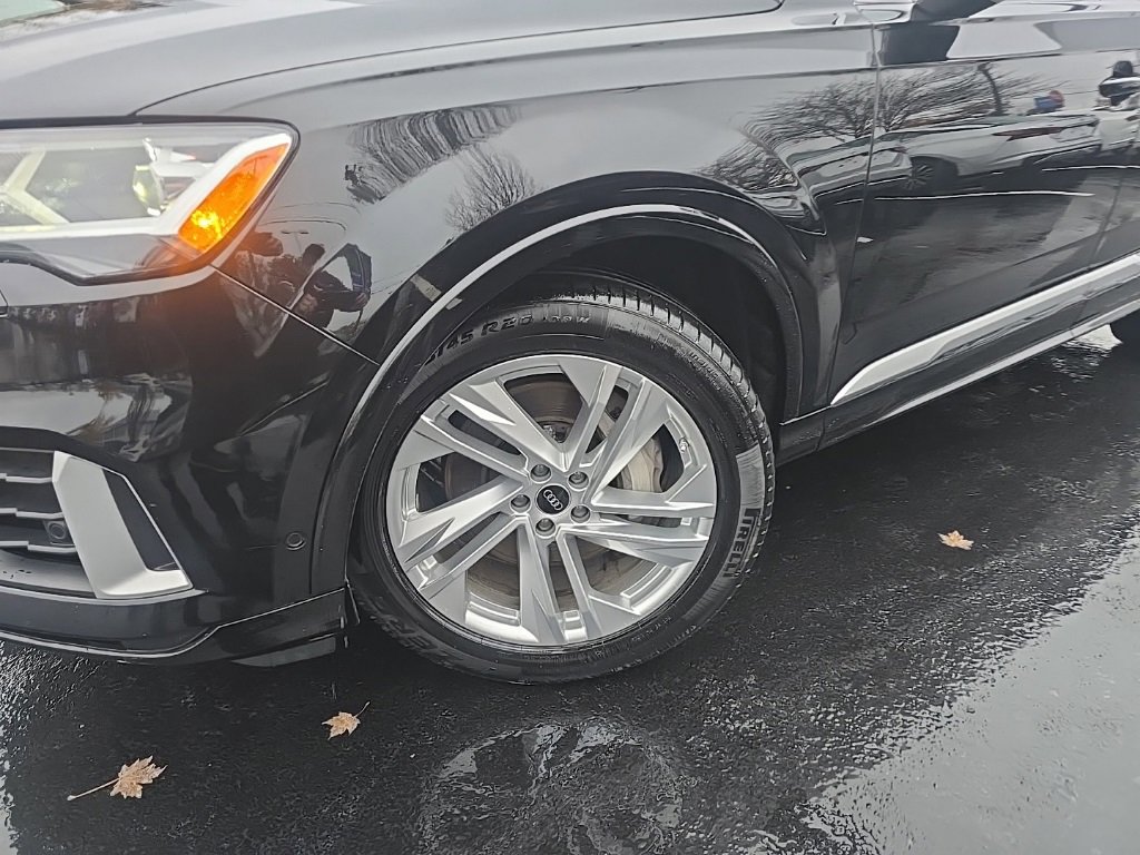 2023 Audi Q7 55 Premium Plus photo 2