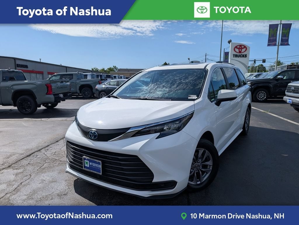 2024 Toyota Sienna LE 8-Passenger Hybrid AWD's photo