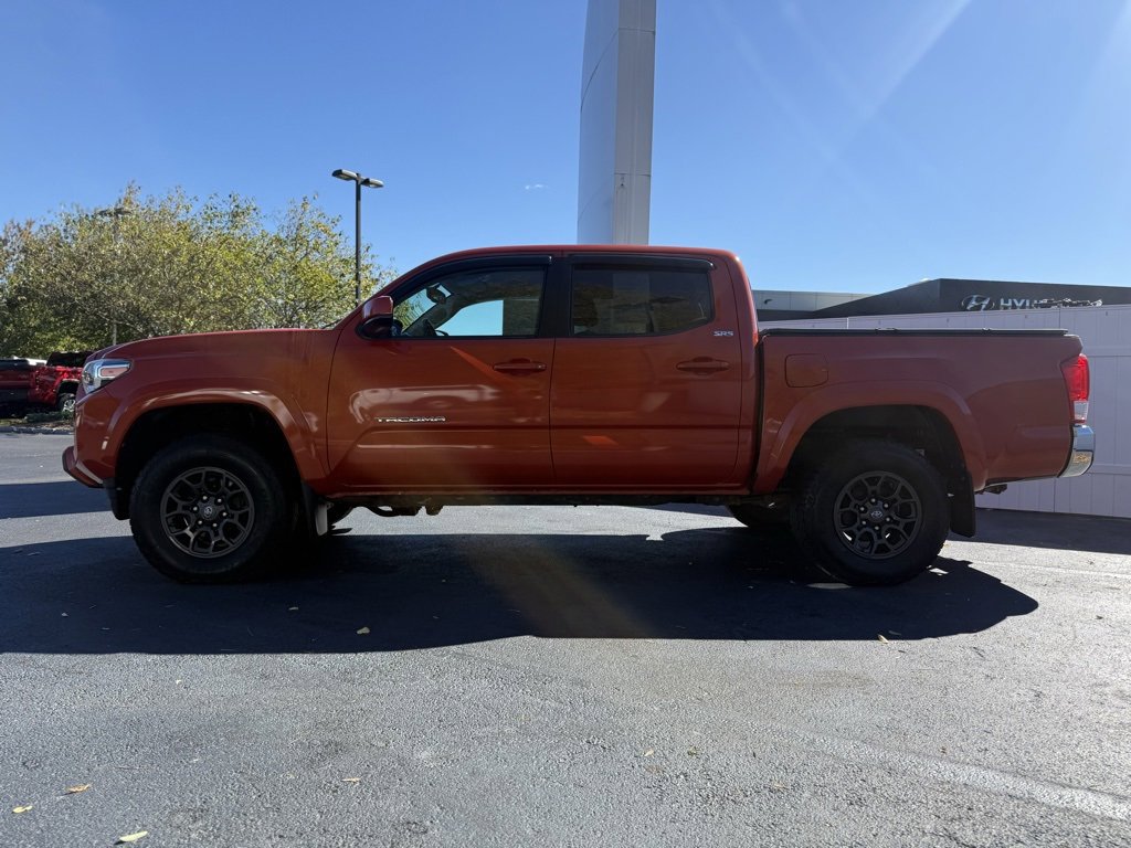 2017 Toyota Tacoma SR5 photo 2