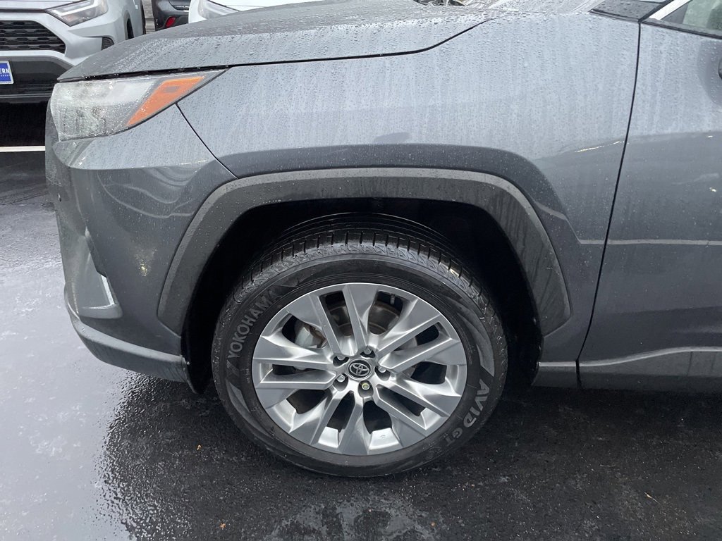 2023 Toyota RAV4 Limited photo 3