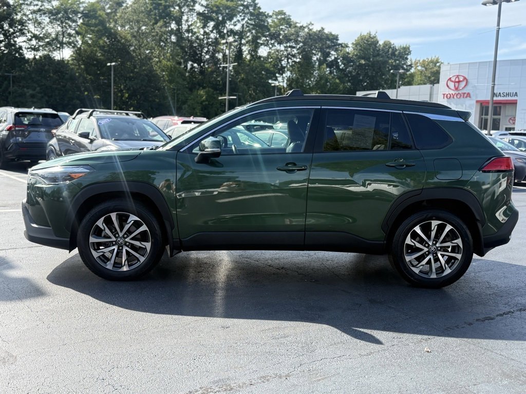2023 Toyota Corolla Cross XLE photo 2