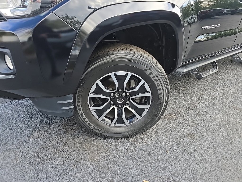 2021 Toyota Tacoma TRD Sport photo 2