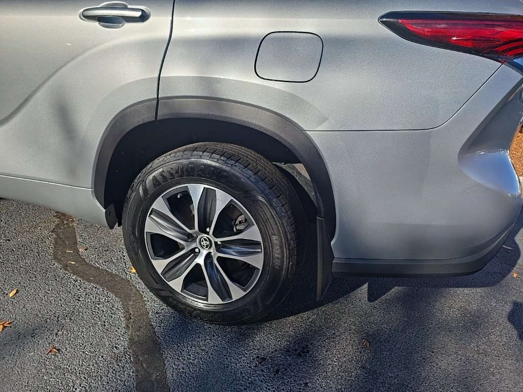 2021 Toyota Highlander XLE photo 4