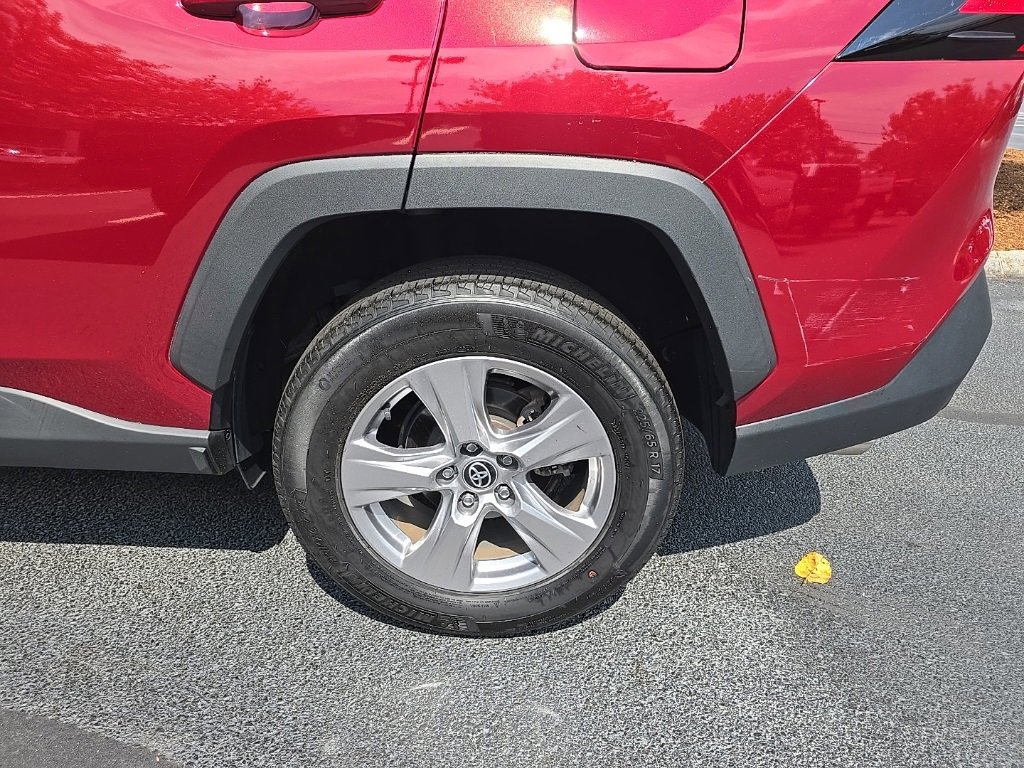 2022 Toyota RAV4 XLE photo 3