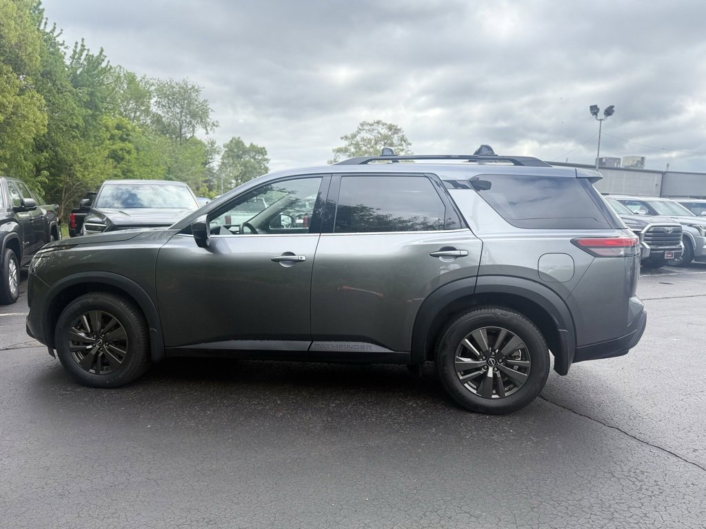 2022 Nissan Pathfinder SV photo 3