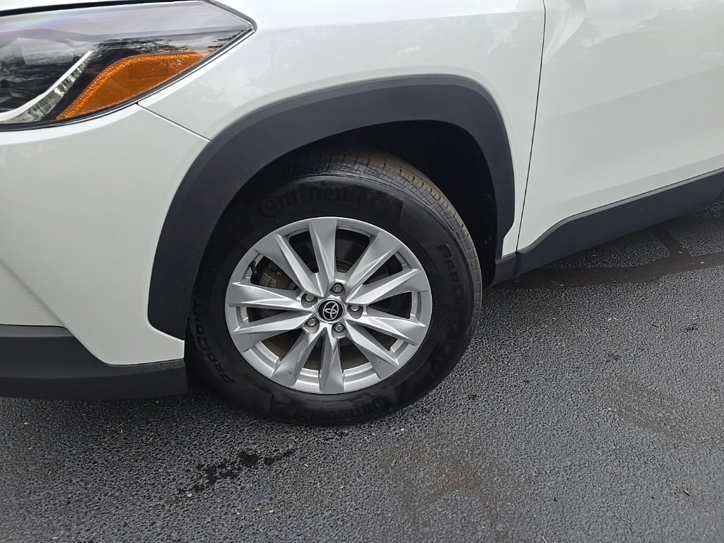 2022 Toyota Corolla Cross LE photo 2