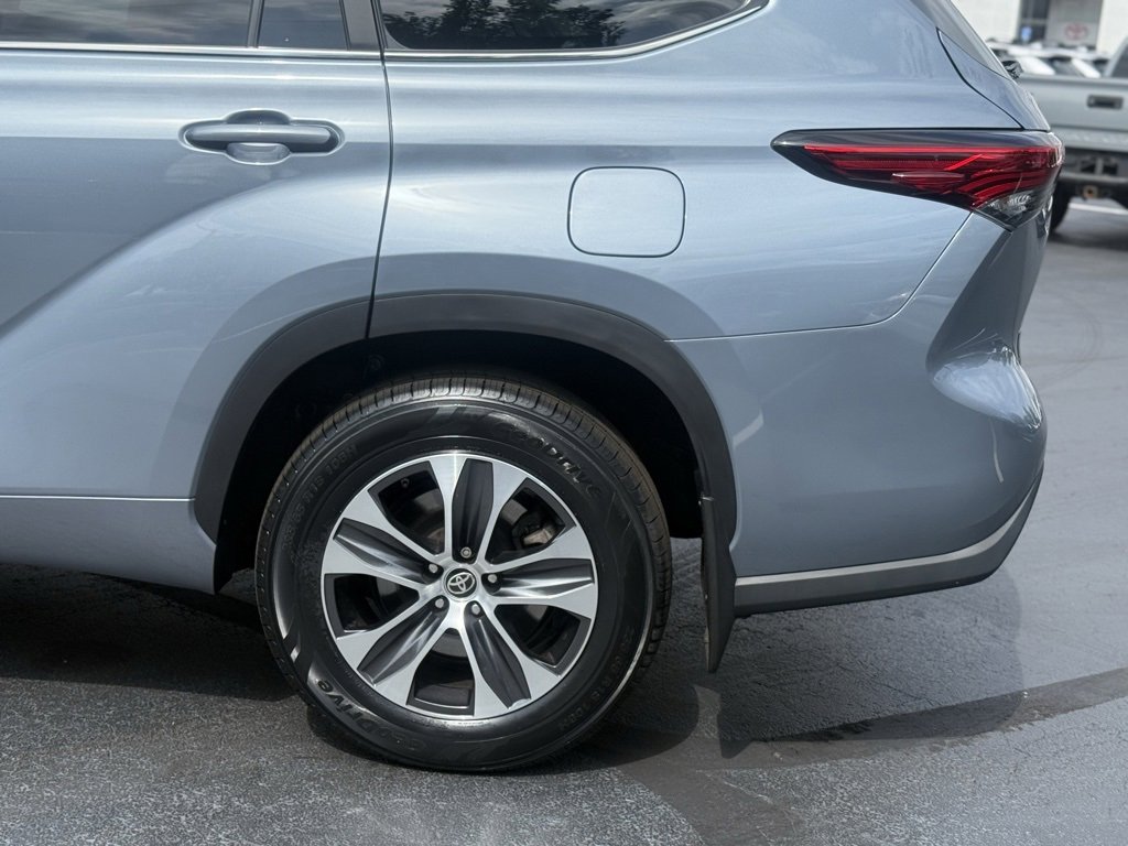 2023 Toyota Highlander Hybrid XLE photo 3