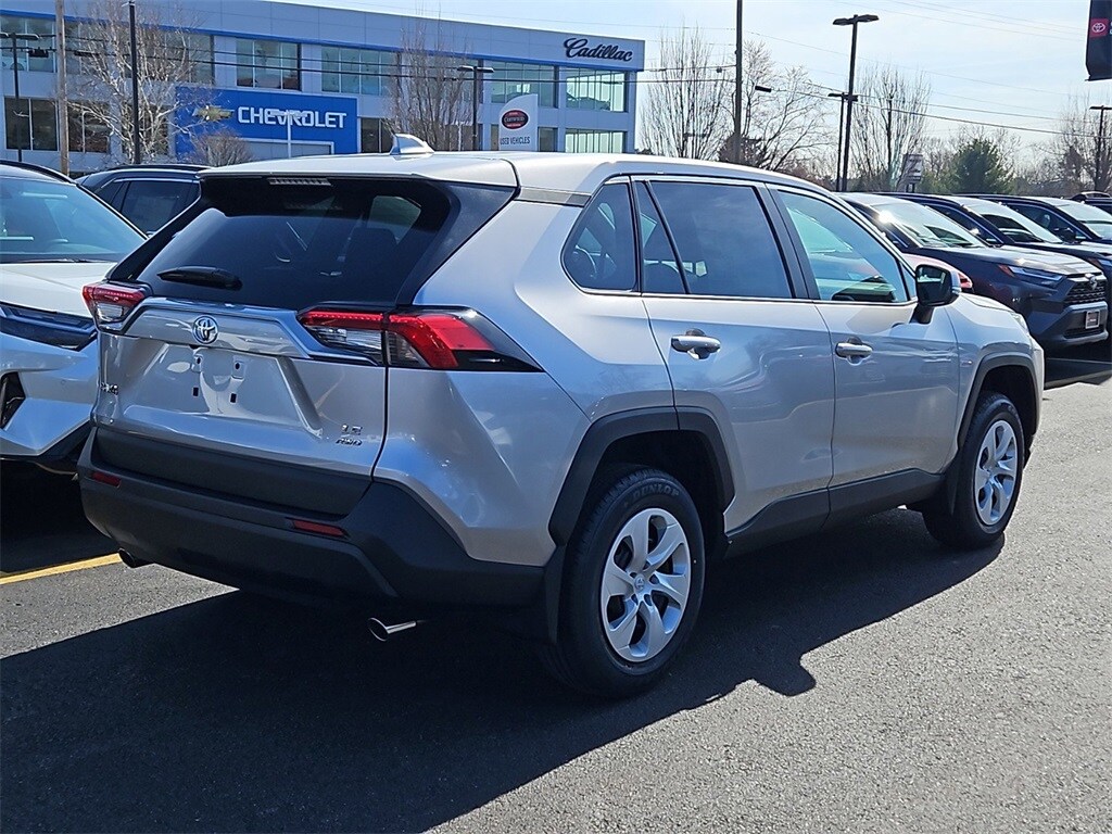 2025 Toyota RAV4 LE photo 2