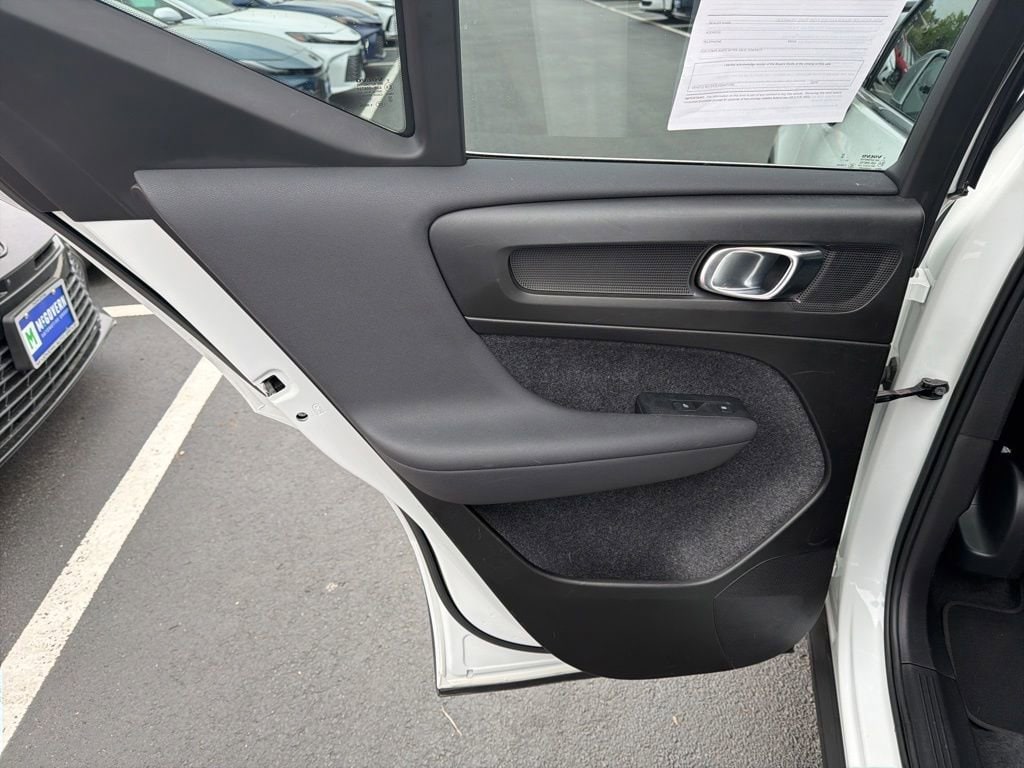 2023 Volvo XC40 Plus - Photo 16