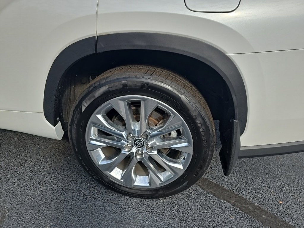 2023 Toyota Highlander Hybrid Limited photo 4