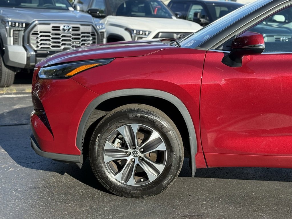 2022 Toyota Highlander XLE photo 2