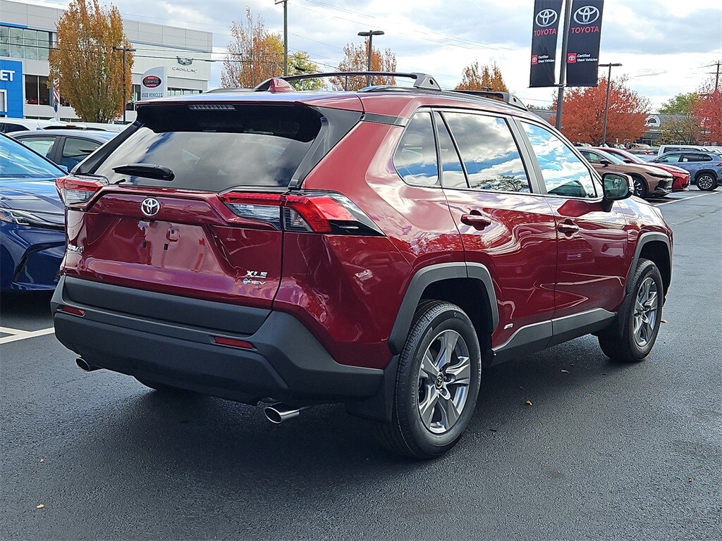 2025 Toyota RAV4 Hybrid XLE photo 2