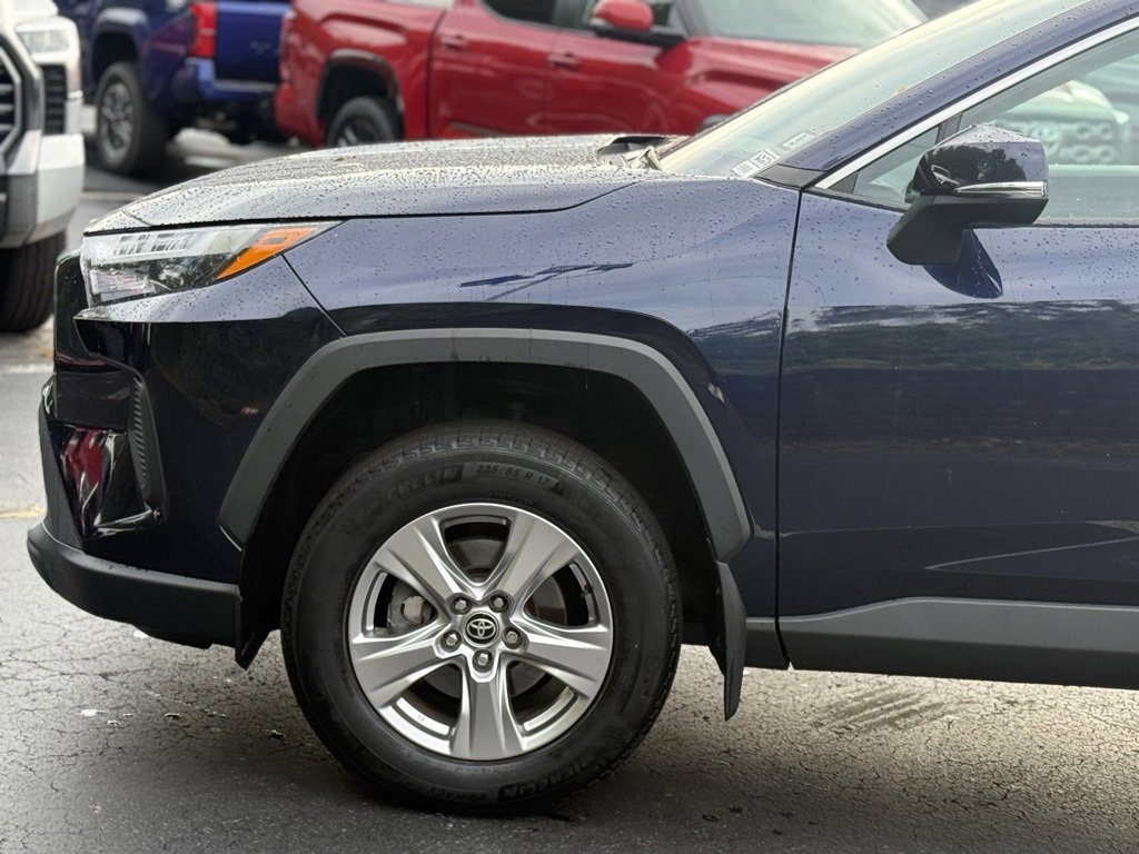 2022 Toyota RAV4 XLE photo 2