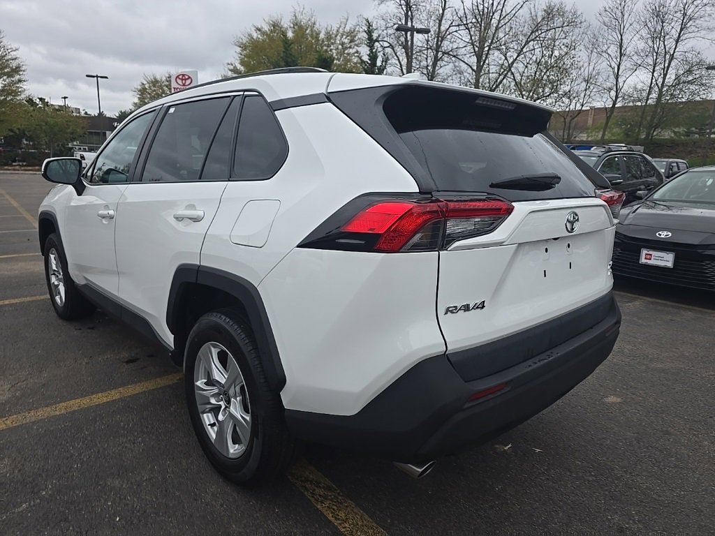 2021 Toyota RAV4 XLE photo 4
