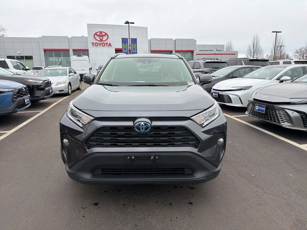 Used 2021 Toyota RAV4 XLE with VIN JTMRWRFV4MD131878 for sale in Kansas City