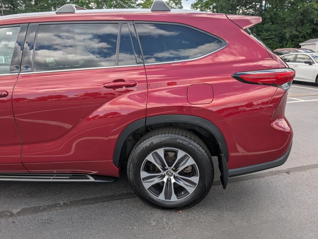 Used 2022 Toyota Highlander XLE Sport Utility