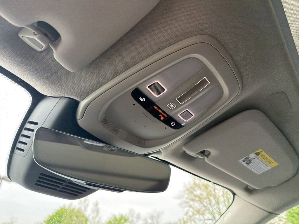 2023 Volvo XC40 Plus - Photo 28
