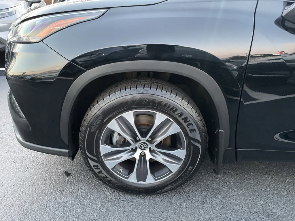 2022 Toyota Highlander XLE photo 2