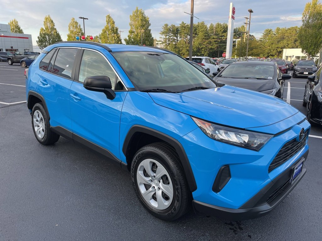 2021 Toyota RAV4 LE photo 4