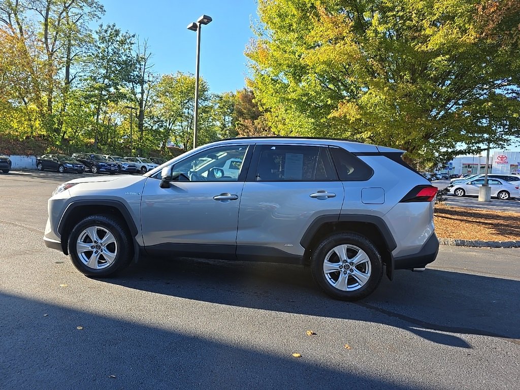 2020 Toyota RAV4 Hybrid XLE photo 3