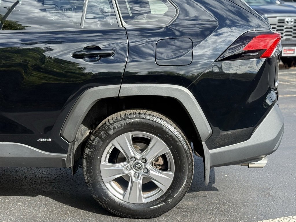 2022 Toyota RAV4 Hybrid LE photo 2