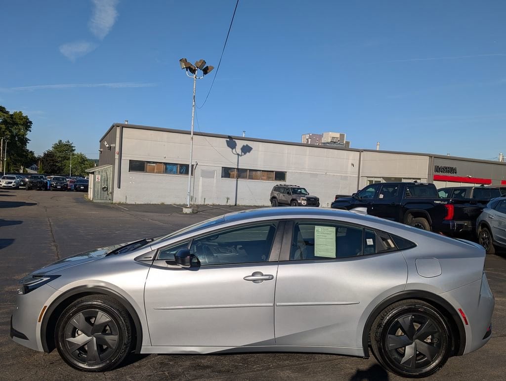 Used 2024 Toyota Prius Prime SE Hatchback