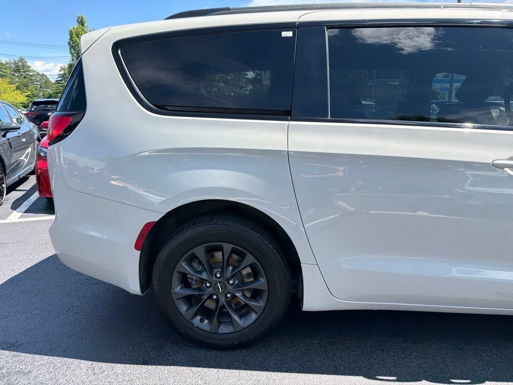 Used 2021 Chrysler Pacifica Touring L Passenger Van
