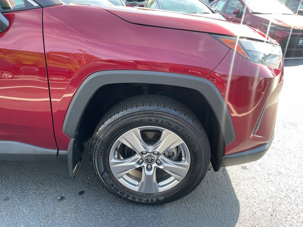 2022 Toyota RAV4 XLE photo 4