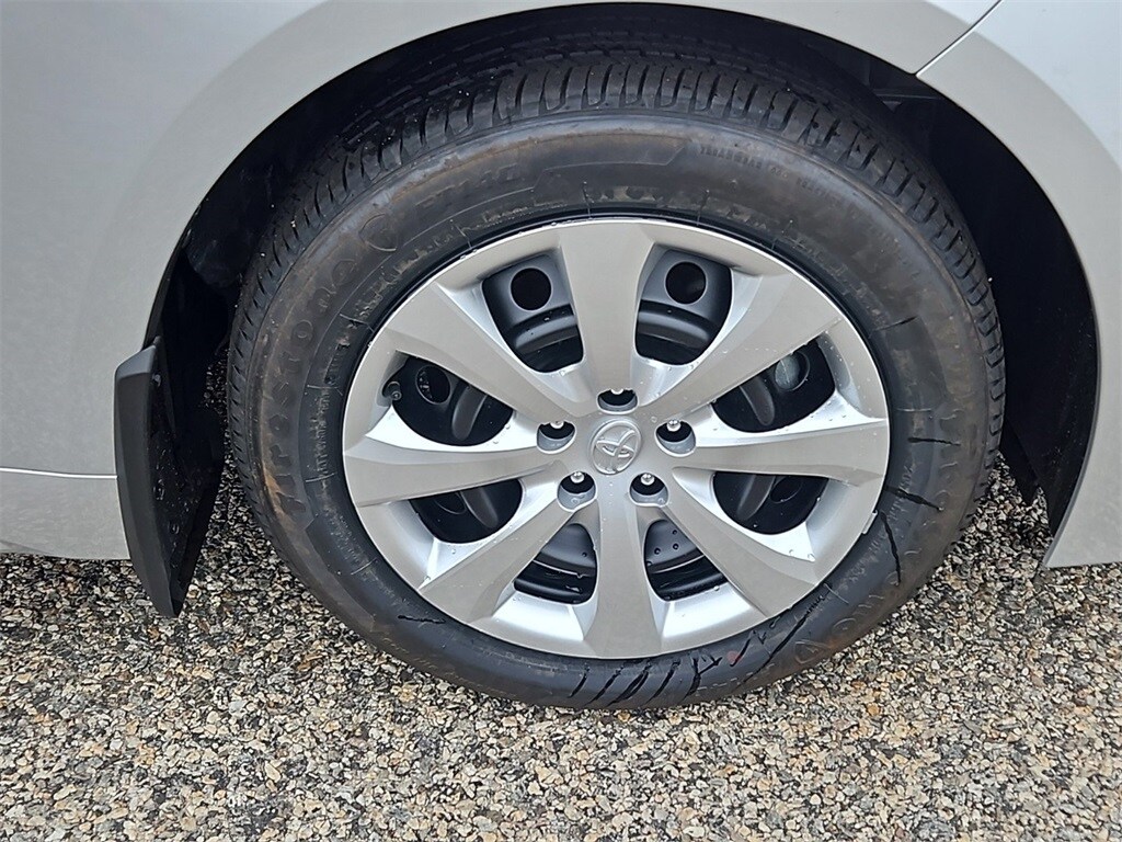 2025 Toyota Corolla LE photo 2