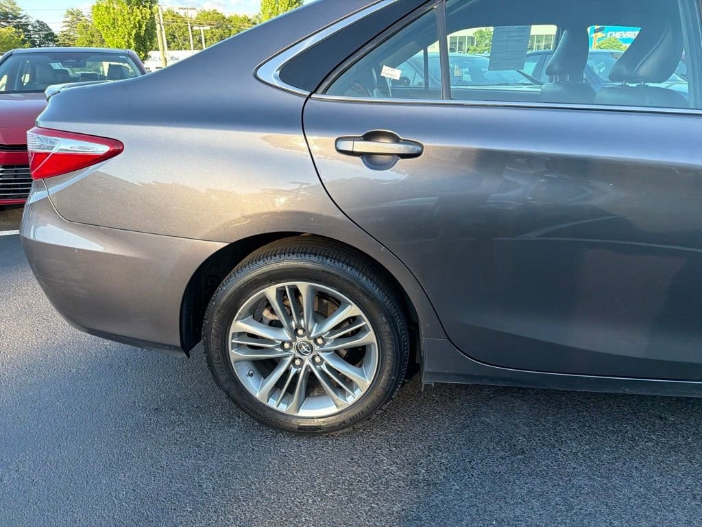 Used 2015 Toyota Camry SE Sedan
