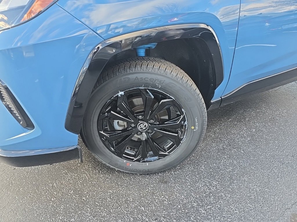 2024 Toyota RAV4 Hybrid SE photo 2