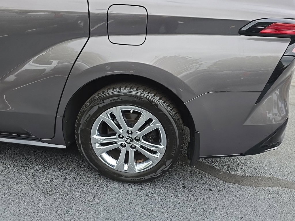 2022 Toyota Sienna XSE photo 4