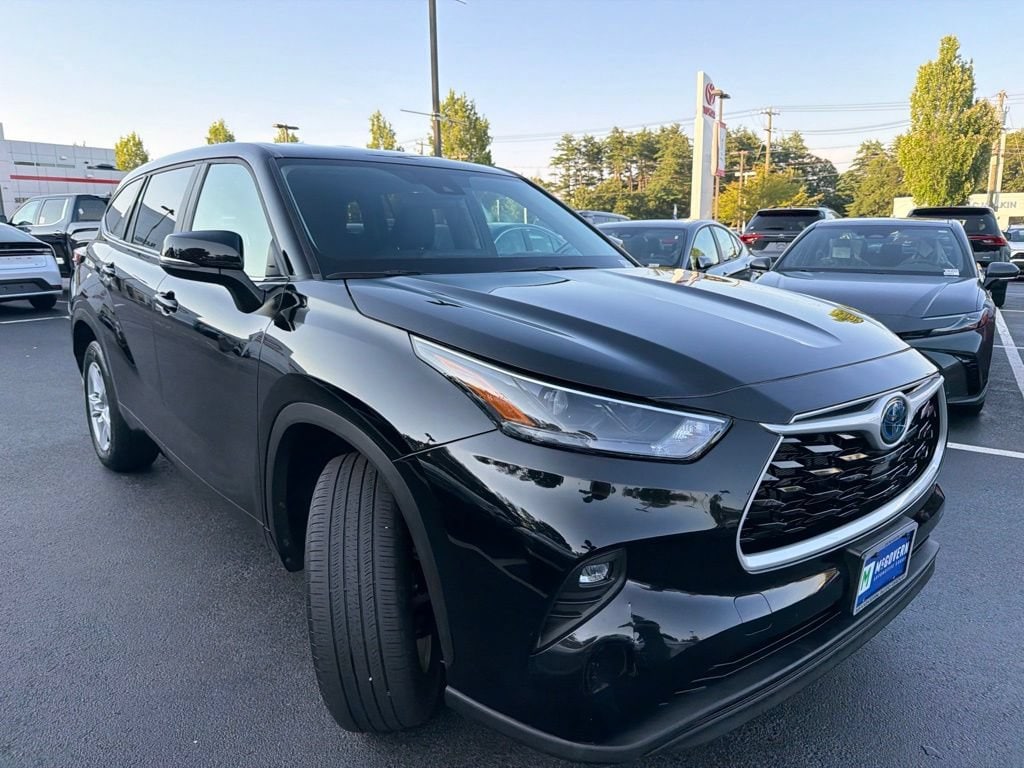 Used 2023 Toyota Highlander Hybrid LE Sport Utility
