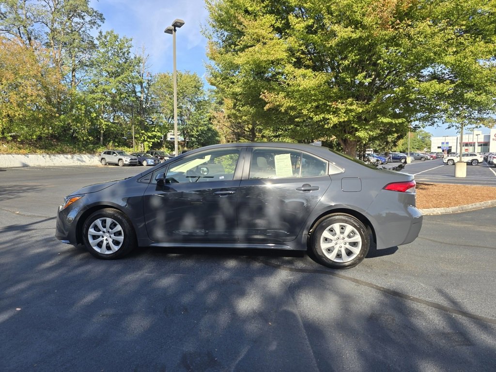 2023 Toyota Corolla LE photo 2